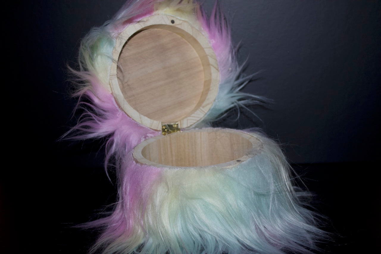 PASTEL RAINBOW SHAGGY CHEST