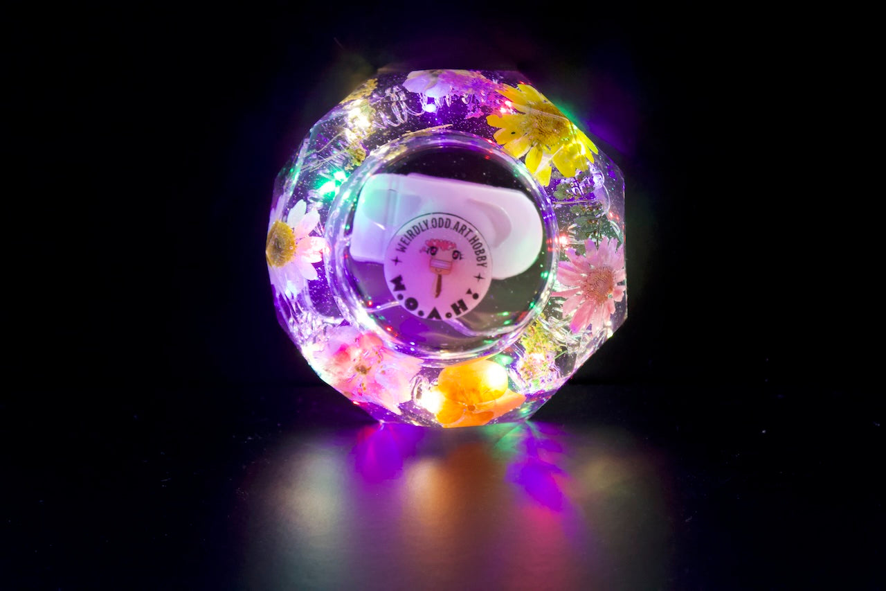 DAISY DREAMING MULTICOLOR LIGHT UP ASH TRAY