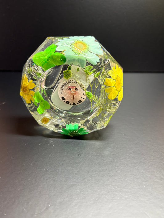 GREEN OCTAGON SHAPED ASH TRAY LIGHTS UP